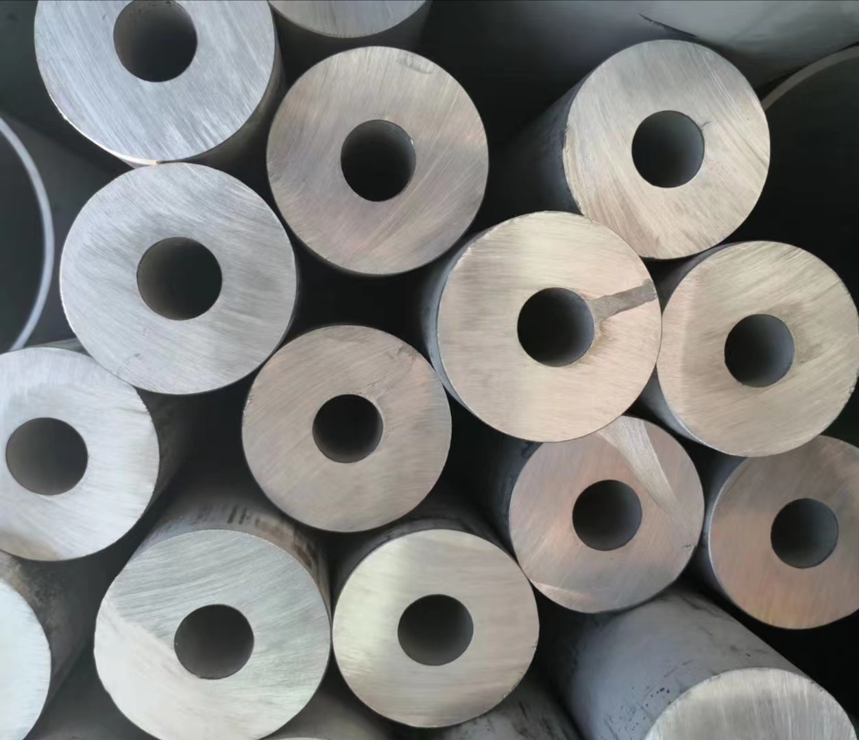 High-Performance Stainless Steel Seamless Heavy Wall Pipes for Industrial Applications